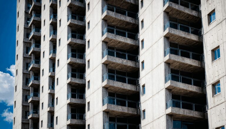 El Renacimiento del Brutalismo en las Alturas