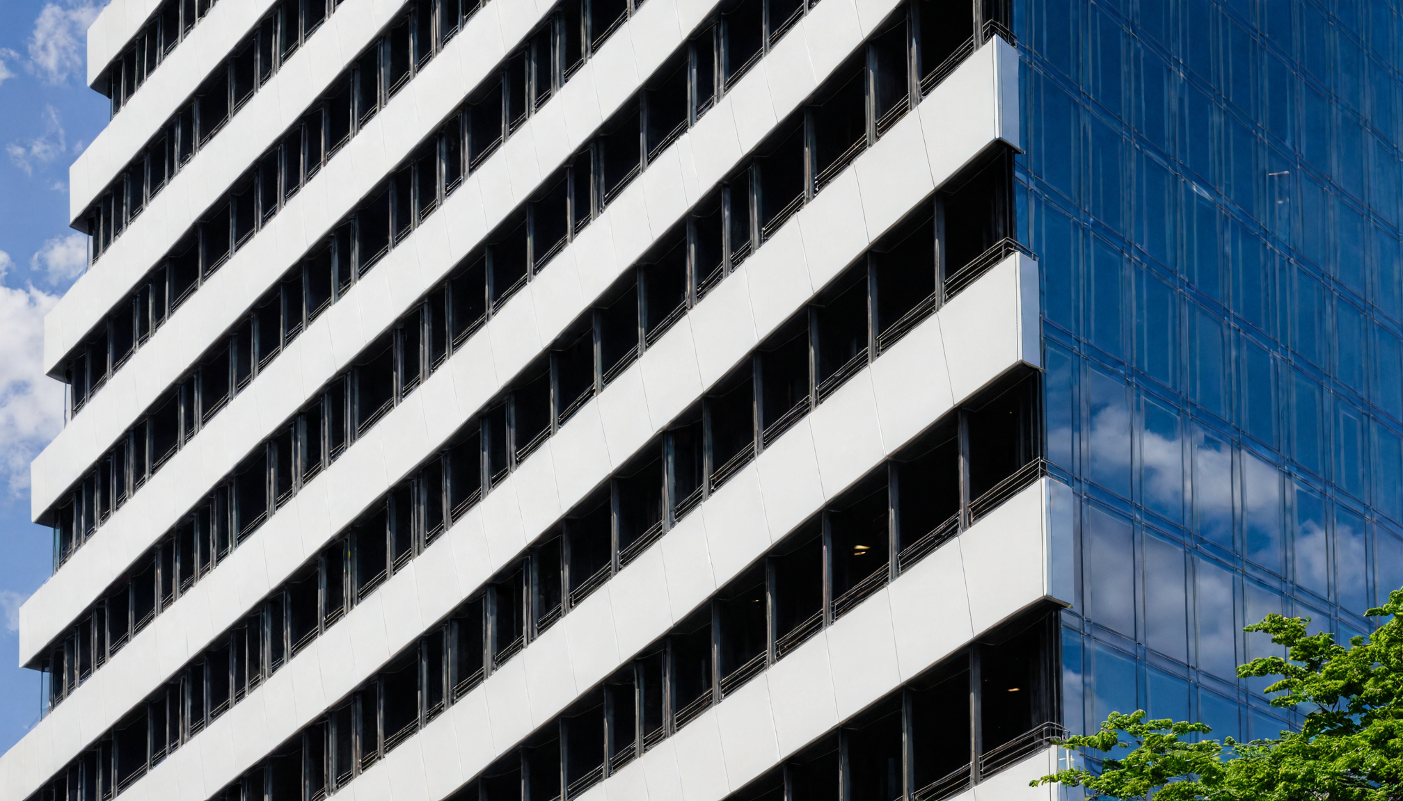 Plásticos técnicos: el nuevo aliado en la construcción de rascacielos verdes